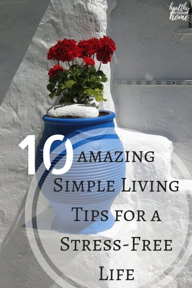 Simple living is challenging in today's world, but still doable! In this post, discover 10 easy to implement tips for a happy and simple life. #simpleliving #simplelife #stress #destress