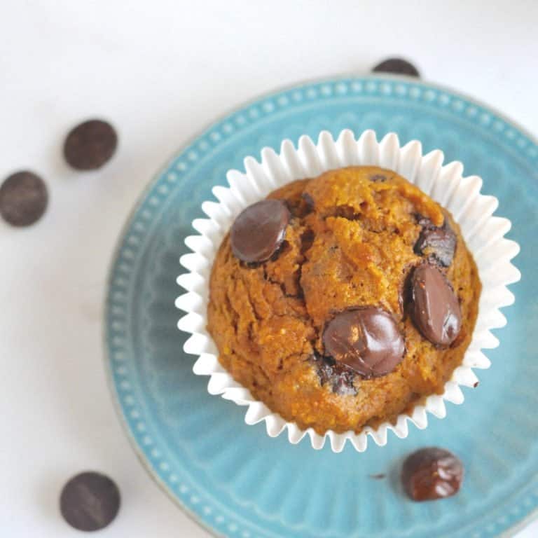 Healthy Pumpkin Chocolate Chip Muffins {sweetened with applesauce}!