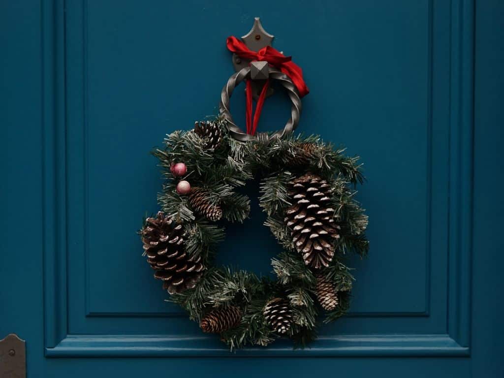 https://healthychristianhome.com/wp-content/uploads/2018/11/Old-Fashioned-Christmas-Decorations-compressor.jpg