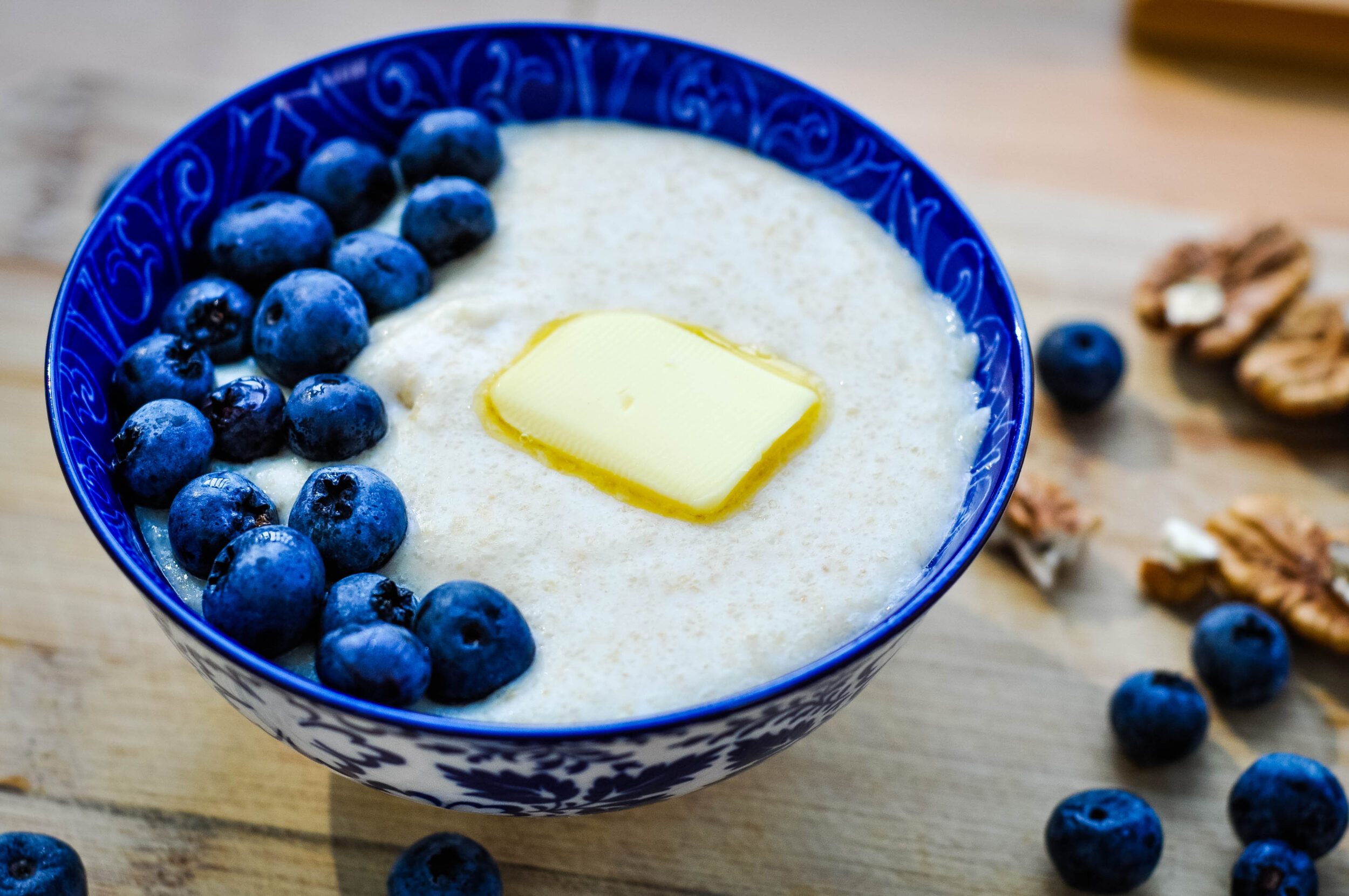 An eggless breakfast idea of cream of wheat porridge.